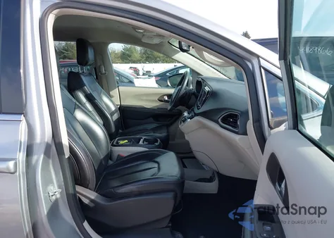 2020 Chrysler Voyager Lxi из США, поврежденный, VIN 2C4RC1DG2LR203445